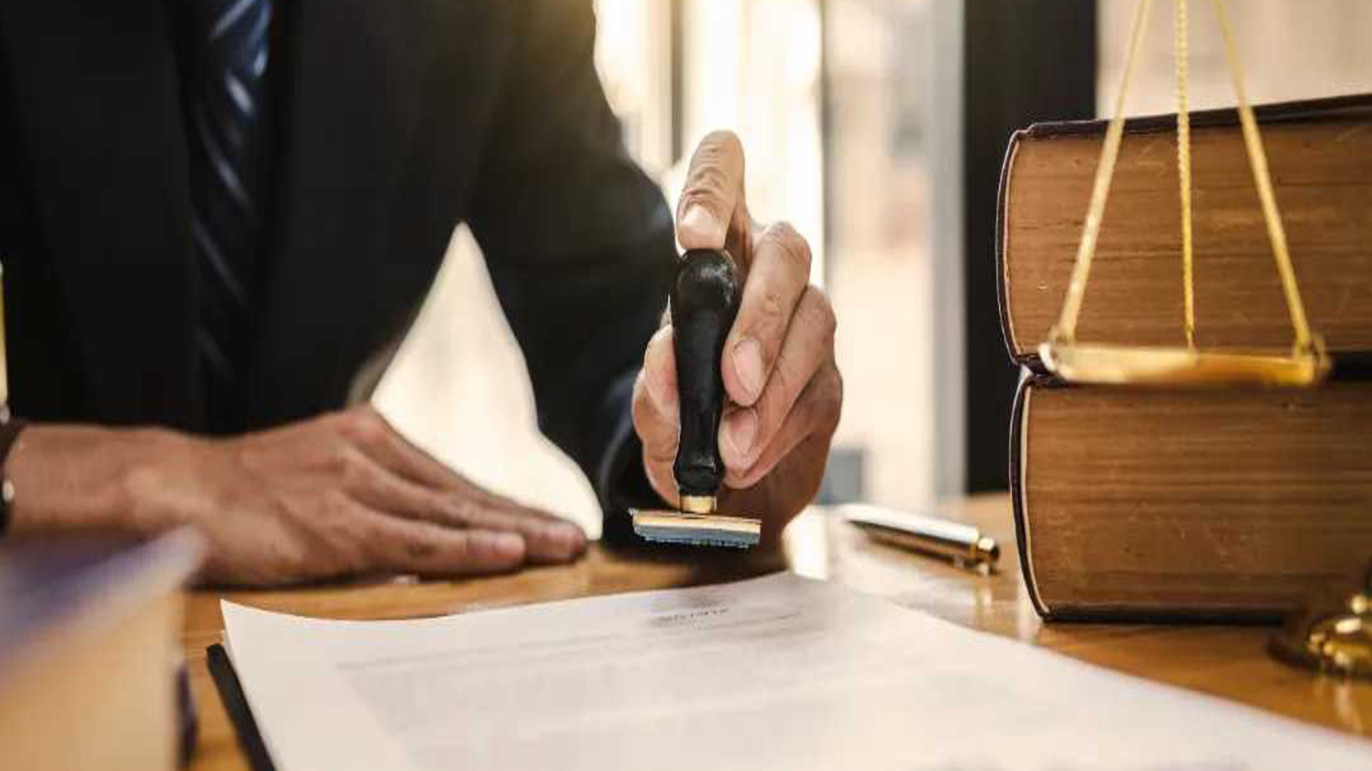 How a Phoenix Car Accident Lawyer Supports Injury Victims